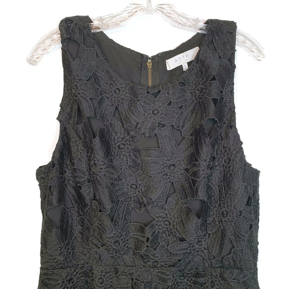 ASTR the label black floral lace sleeveless dress - Picture 3 of 8